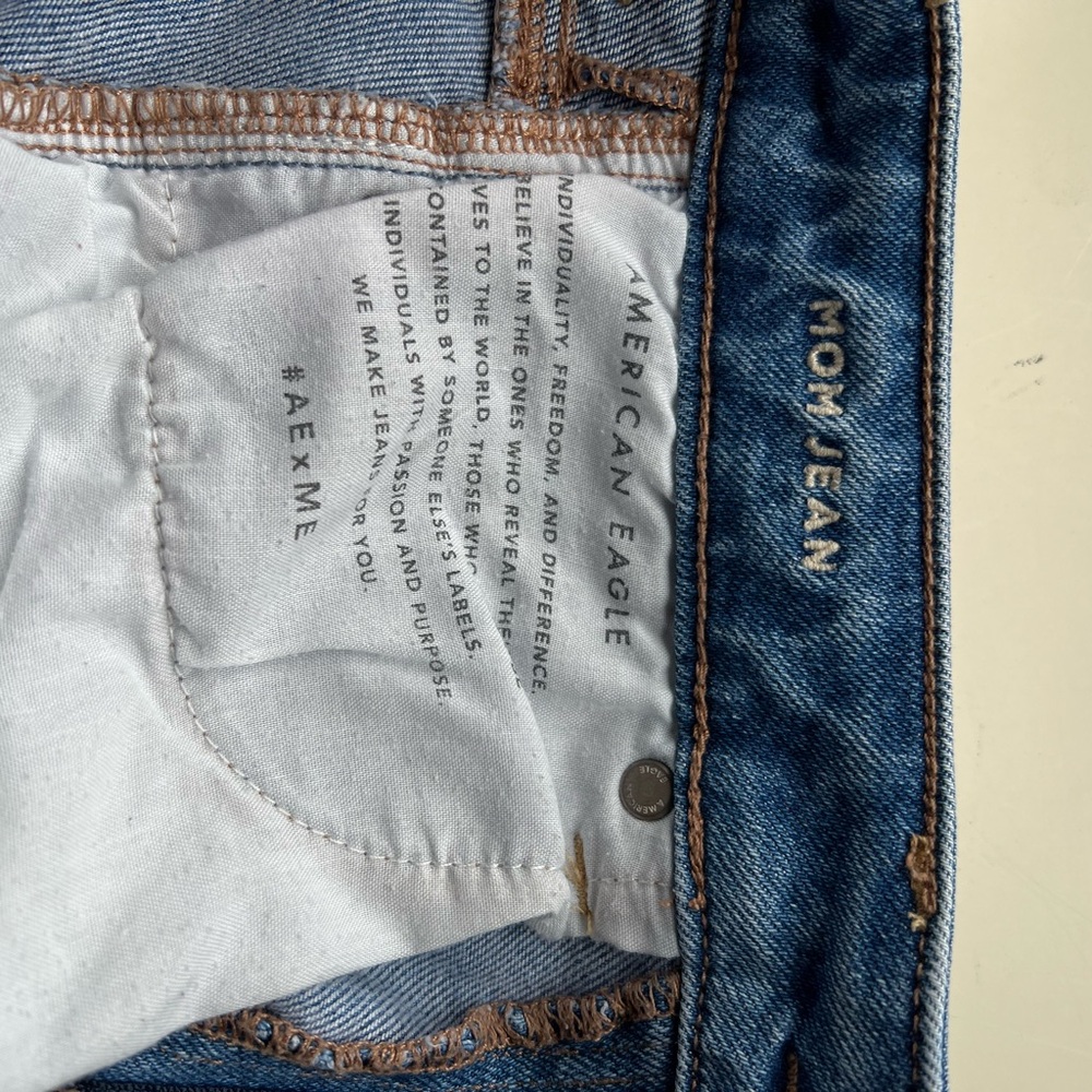 American Eagle Ripped Women's Jeans - Picture 4 of 5